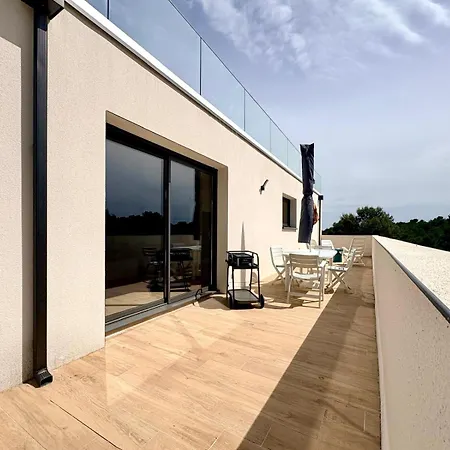 - Piscine & Calme Ним